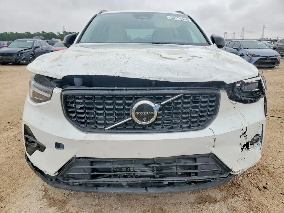 2026 VOLVO XC40 PLUS  