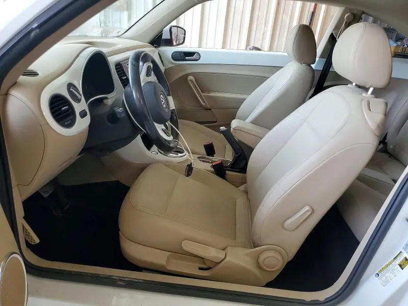 2019 VOLKSWAGEN BEETLE SE  