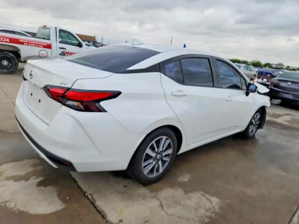 2021 NISSAN VERSA SV  