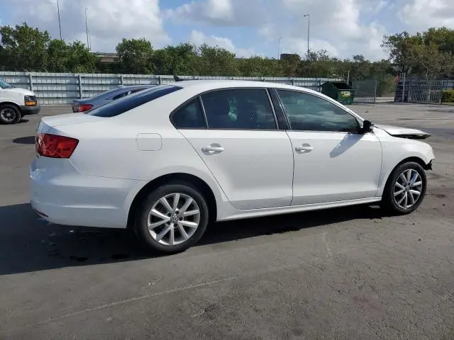 2011 VOLKSWAGEN JETTA SE  