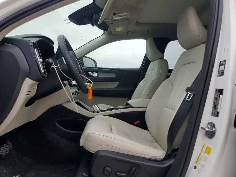 2026 VOLVO XC40 PLUS  