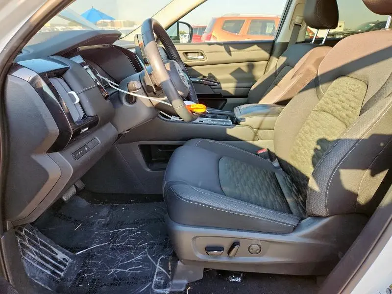 2022 NISSAN PATHFINDER SV  