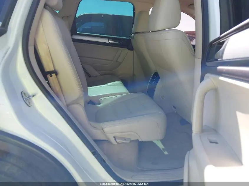 2013 VOLKSWAGEN TOUAREG VR6 SPORT