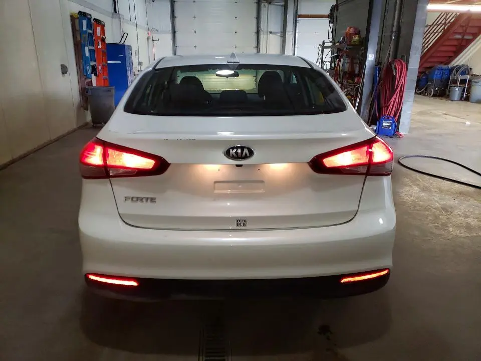 2018 KIA FORTE LX  