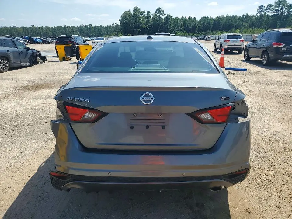 2021 NISSAN ALTIMA SR  