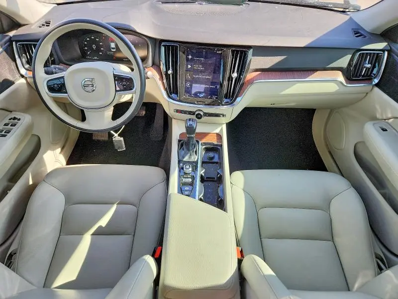 2020 VOLVO S60 T5 MOMENTUM  