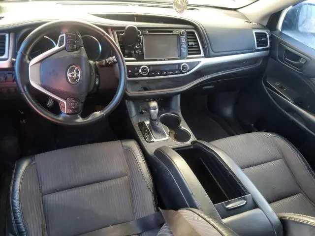 2017 TOYOTA HIGHLANDER LE  
