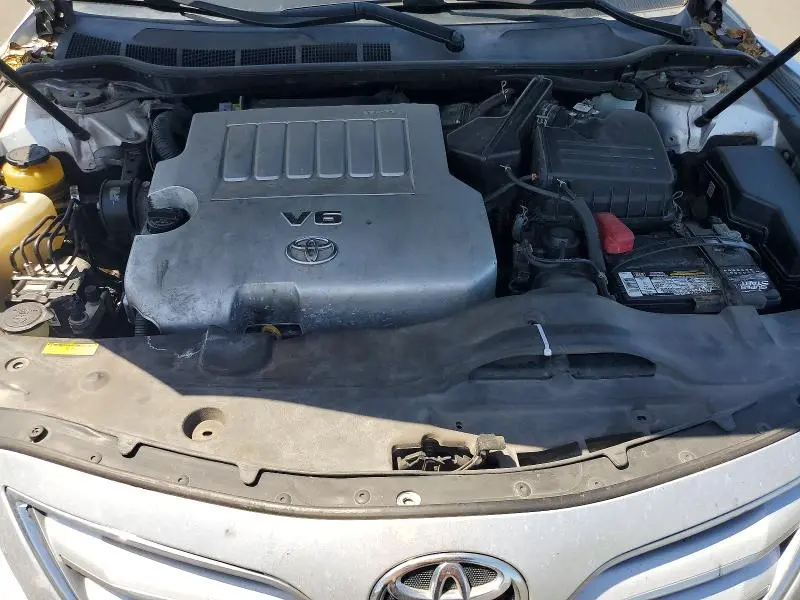 2011 TOYOTA CAMRY XLE V6  