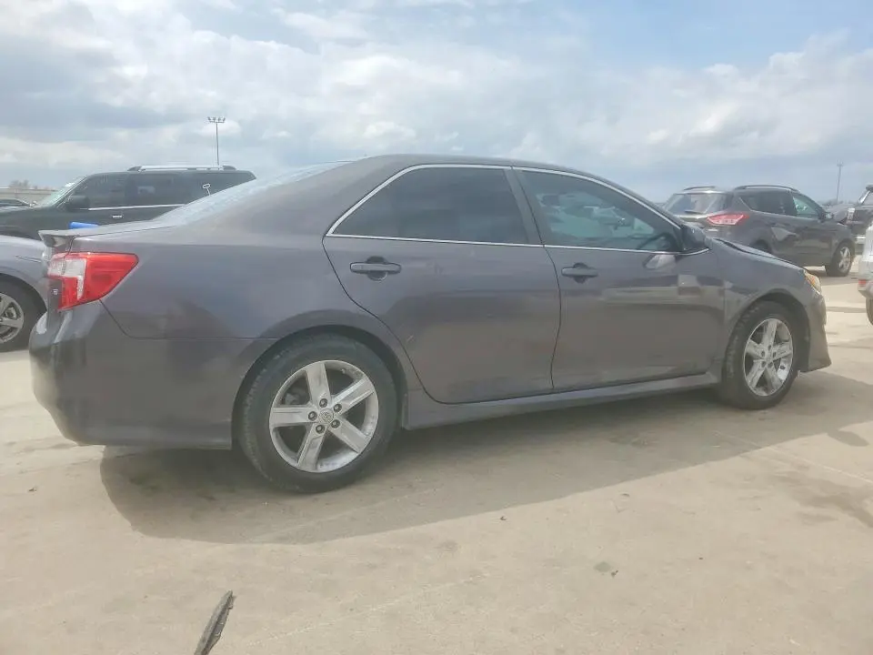 2014 TOYOTA CAMRY SE  