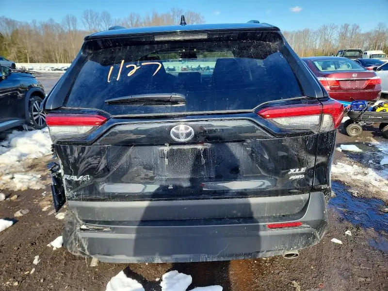 2025 TOYOTA RAV4 XLE  