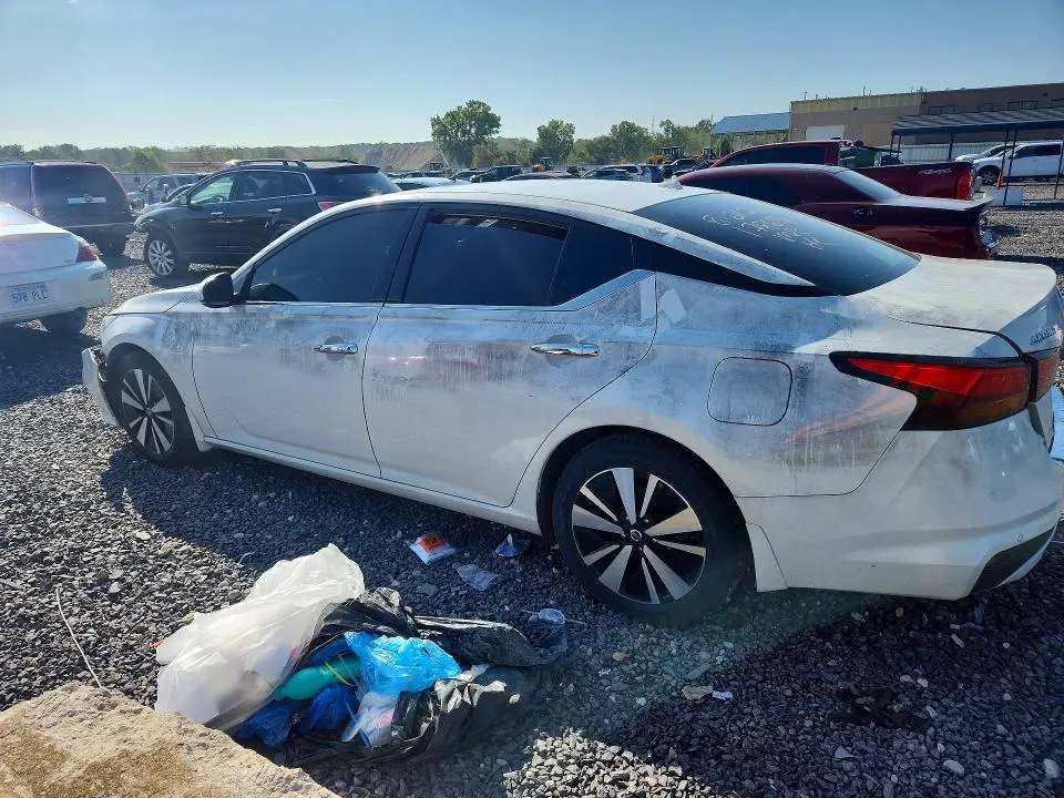 2022 NISSAN ALTIMA SL  