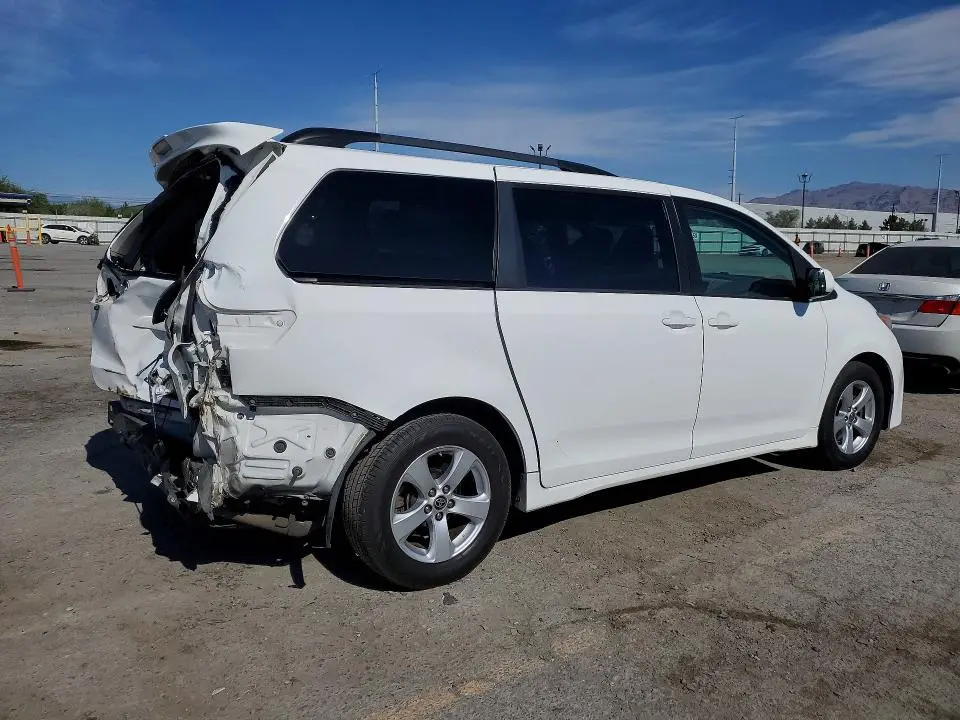 2020 TOYOTA SIENNA LE  