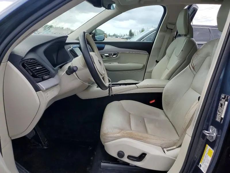 2021 VOLVO XC90 T5 MOMENTUM  