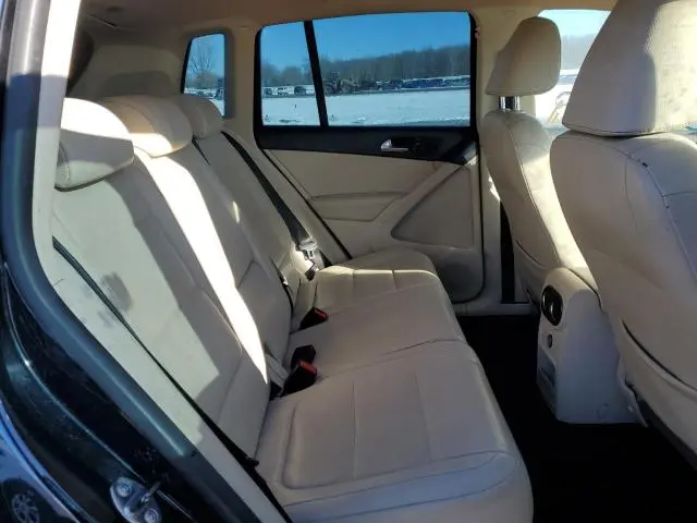 2011 VOLKSWAGEN TIGUAN S  
