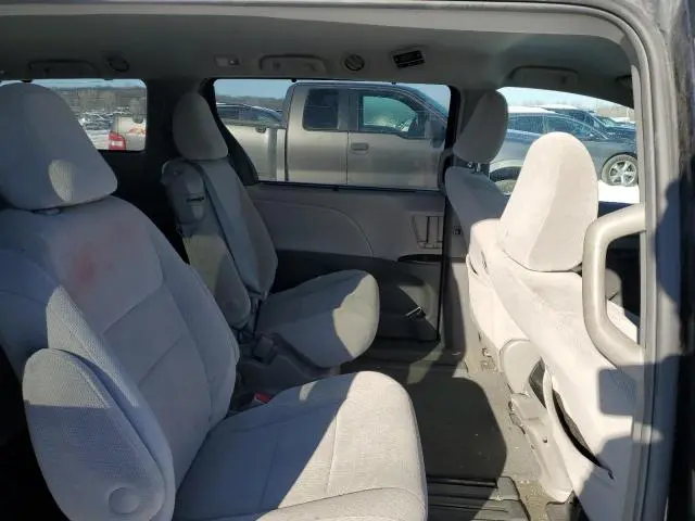 2015 TOYOTA SIENNA LE  