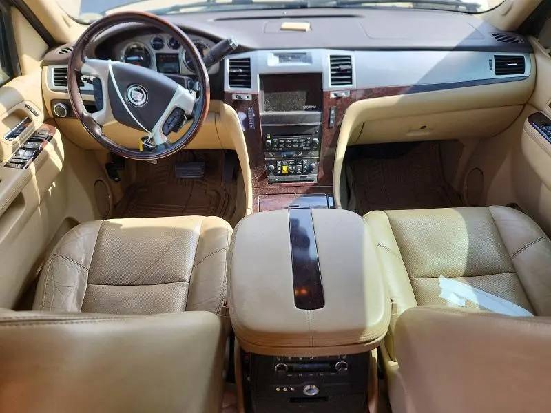 2011 CADILLAC ESCALADE ESV LUXURY  
