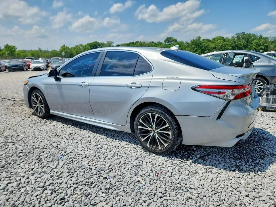 2019 TOYOTA CAMRY SE  