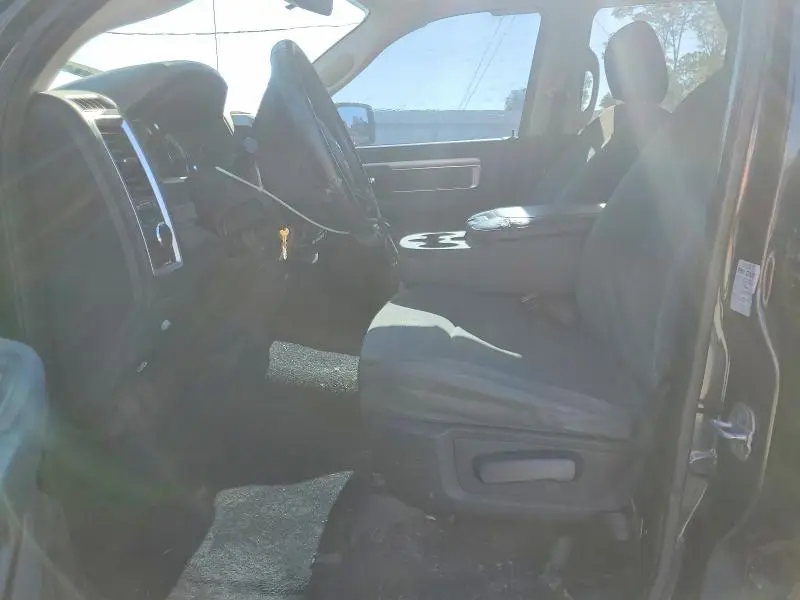 2013 RAM 1500 SLT  
