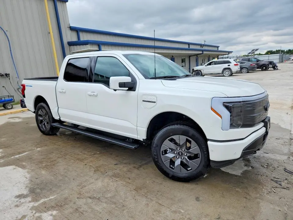 2023 FORD F150 LIGHTNING PRO  