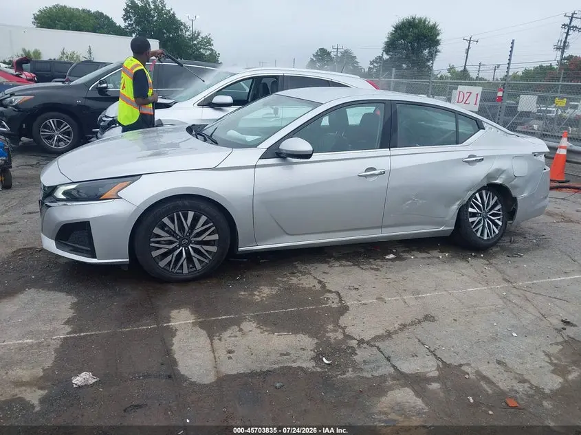 2023 NISSAN ALTIMA SV FWD