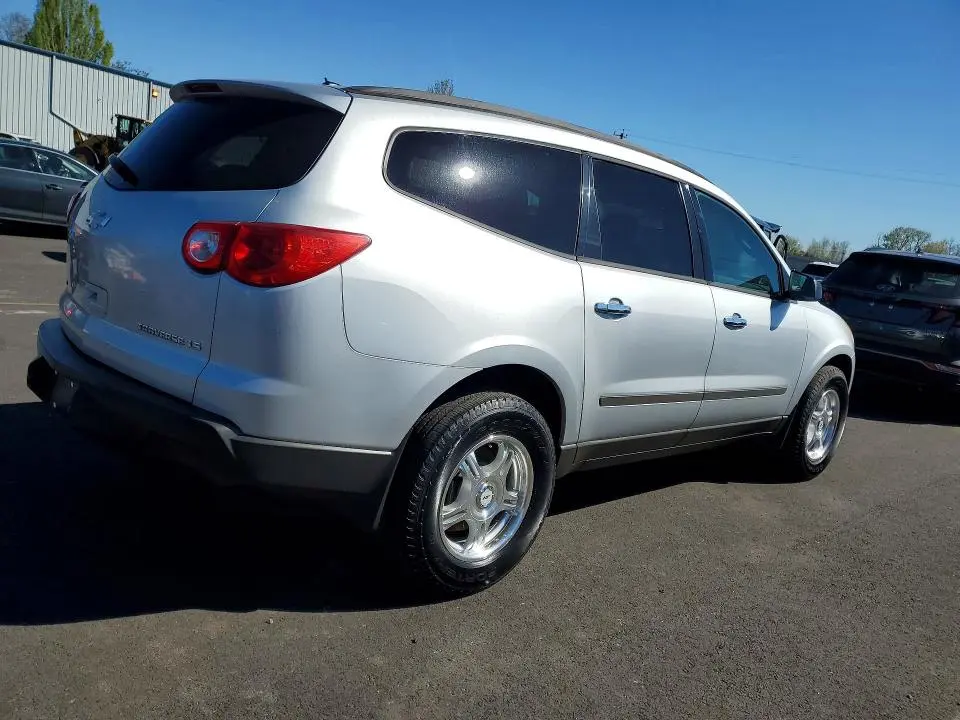 2011 CHEVROLET TRAVERSE LS  