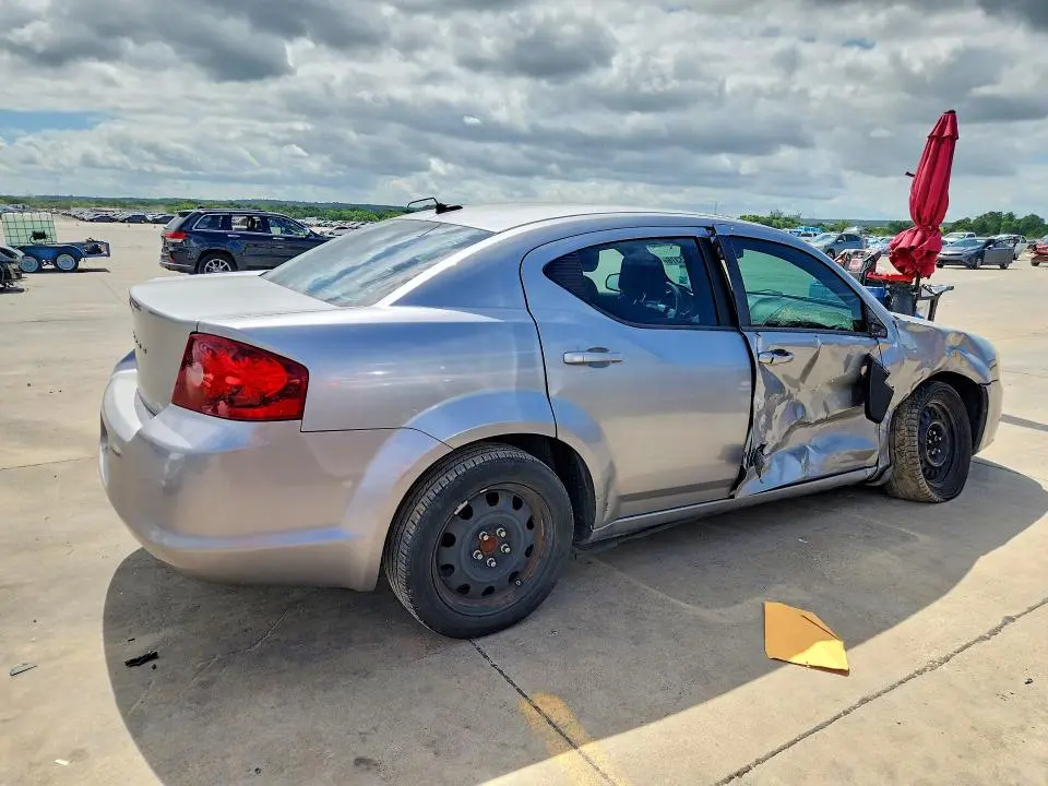 2013 DODGE AVENGER SE  