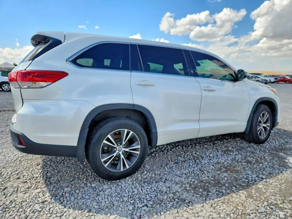2017 TOYOTA HIGHLANDER LE PLUS  