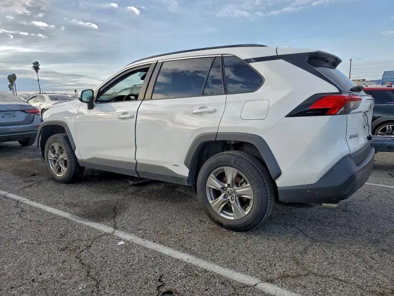 2022 TOYOTA RAV4 XLE  
