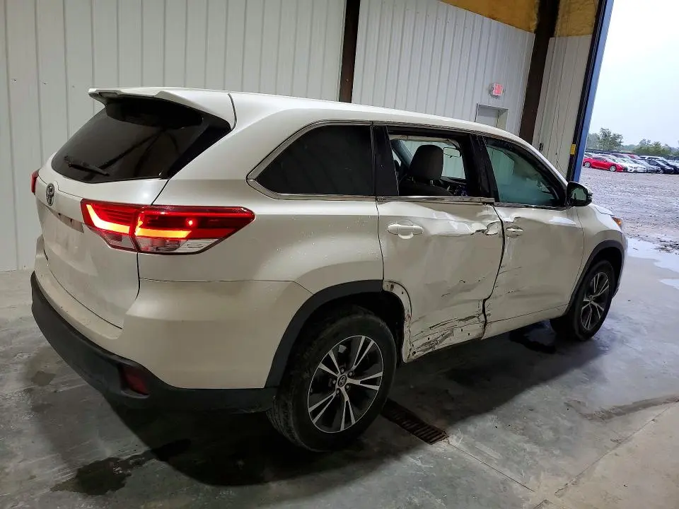 2017 TOYOTA HIGHLANDER LE  