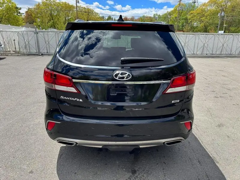 2017 HYUNDAI SANTA FE SE  