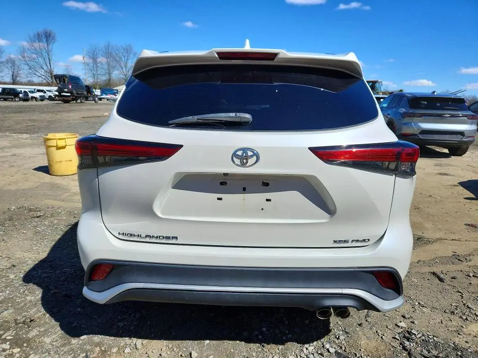 2021 TOYOTA HIGHLANDER XSE  