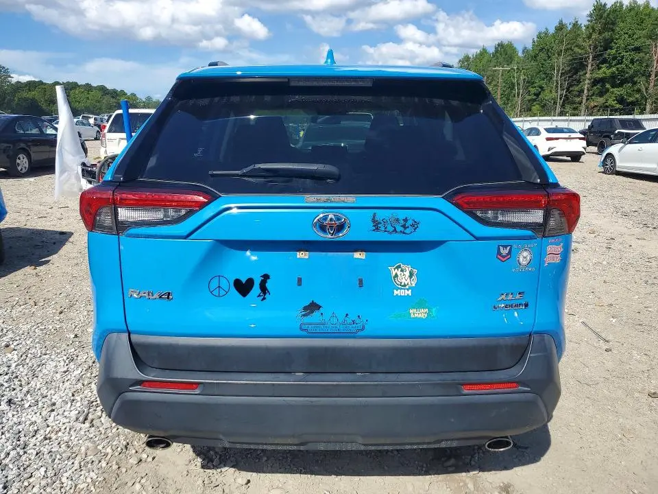 2021 TOYOTA RAV4 XLE  