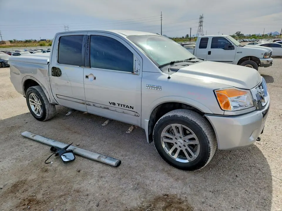 2011 NISSAN TITAN SV  