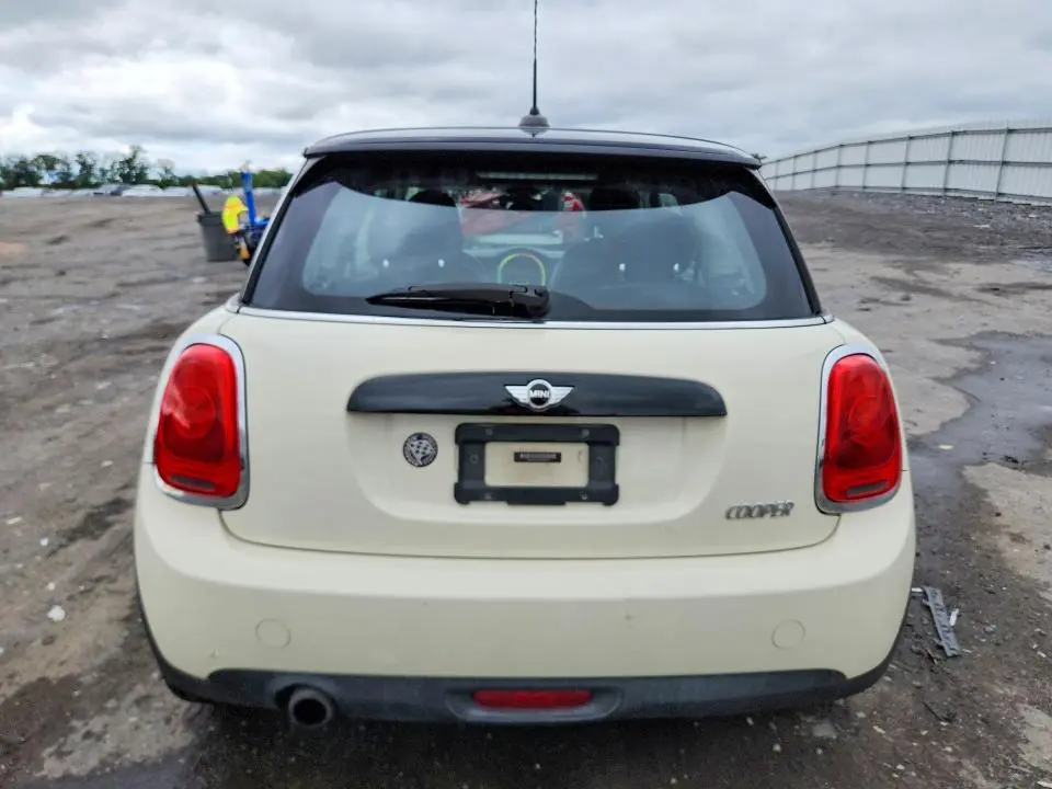 2017 MINI COOPER   