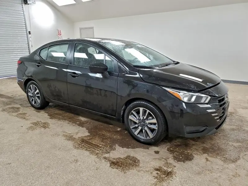 2023 NISSAN VERSA SV  