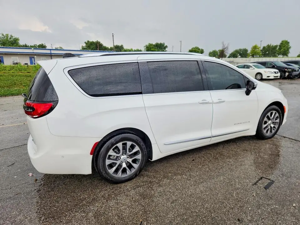 2023 CHRYSLER PACIFICA HYBRID PINNACLE  