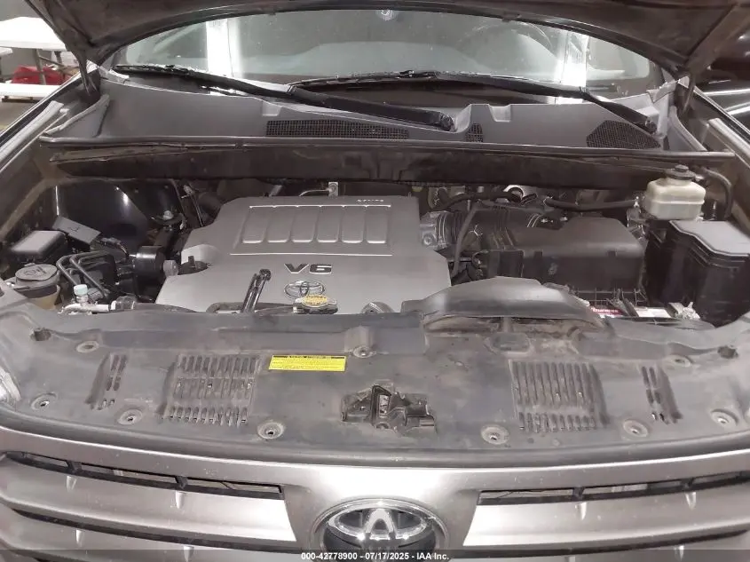 2013 TOYOTA HIGHLANDER SE V6
