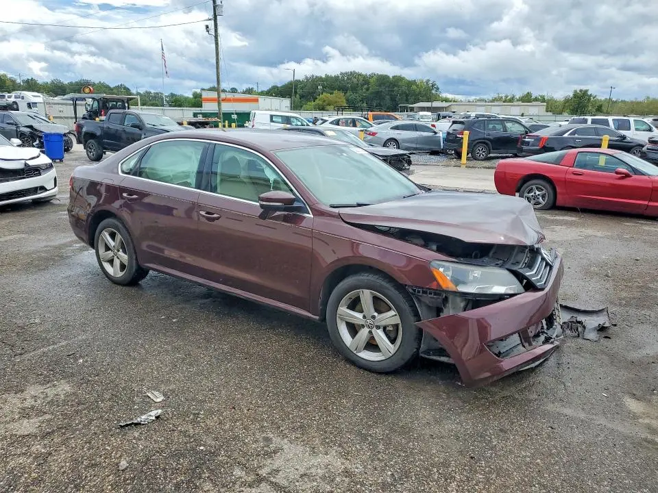 2013 VOLKSWAGEN PASSAT SE  