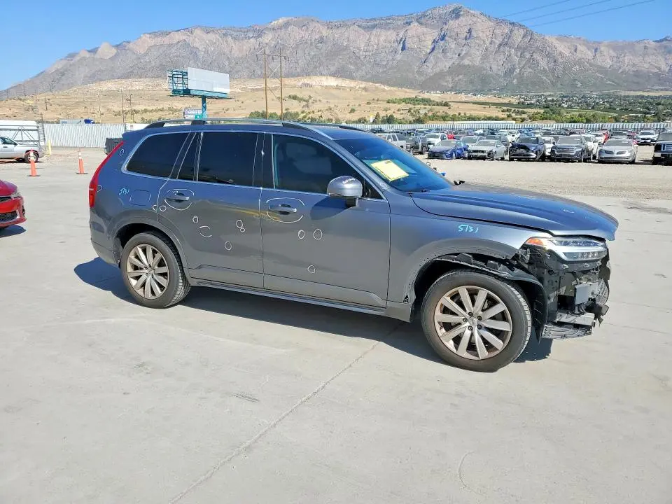 2017 VOLVO XC90 T6  