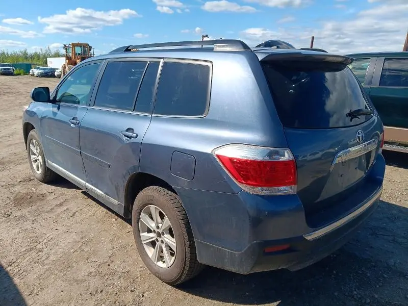 2011 TOYOTA HIGHLANDER SE  