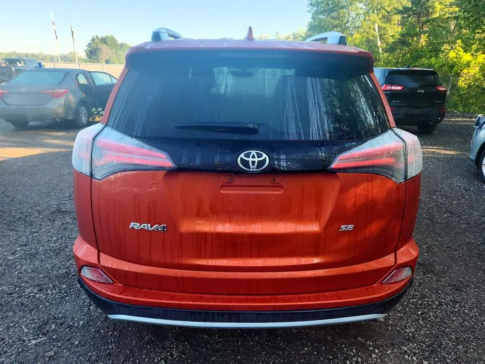 2016 TOYOTA RAV4 SE  
