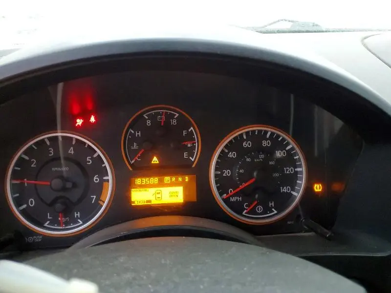 2010 NISSAN TITAN SE  