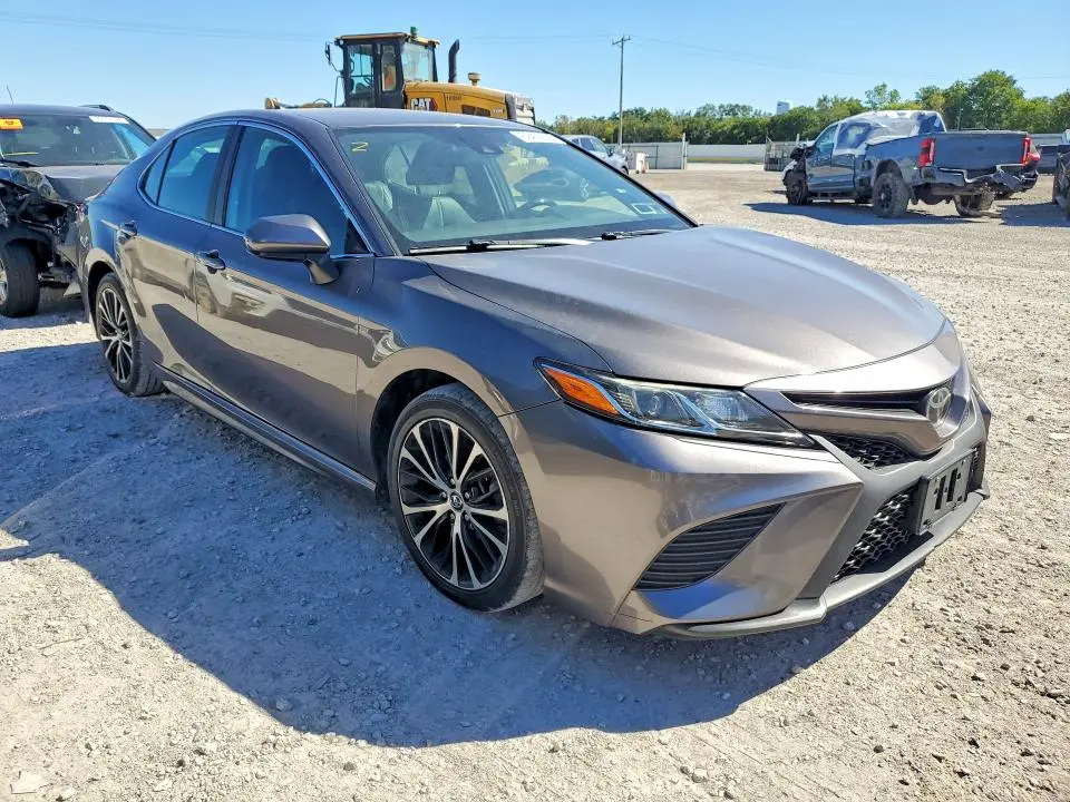 2019 TOYOTA CAMRY SE  