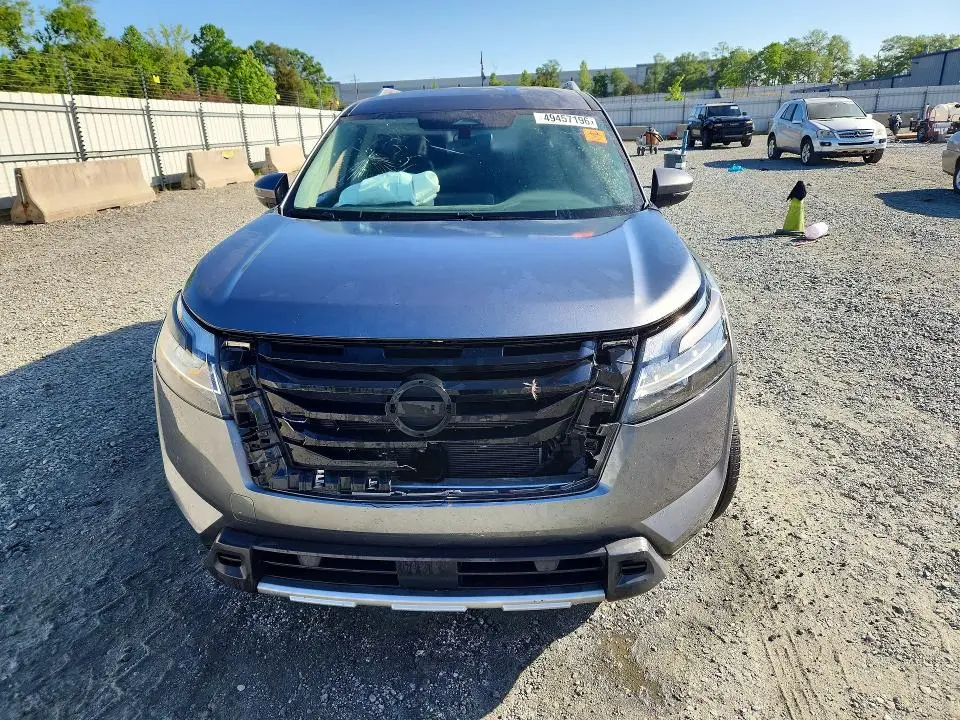 2023 NISSAN PATHFINDER SL  