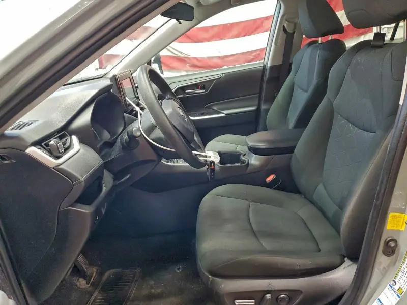 2022 TOYOTA RAV4 XLE  