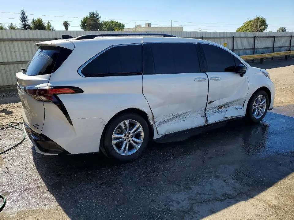 2021 TOYOTA SIENNA XSE  