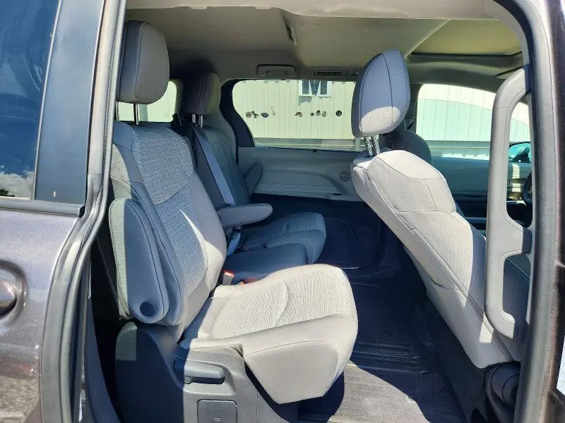 2024 TOYOTA SIENNA LE  