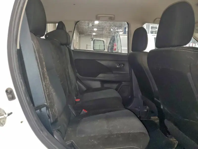 2016 MITSUBISHI OUTLANDER SE  