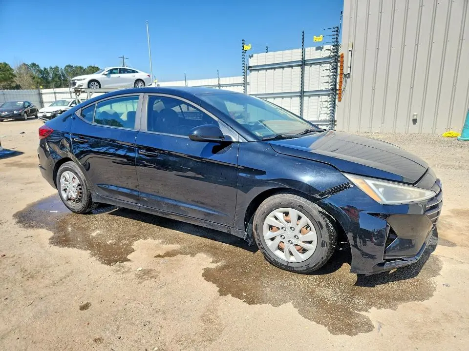 2019 HYUNDAI ELANTRA SE  