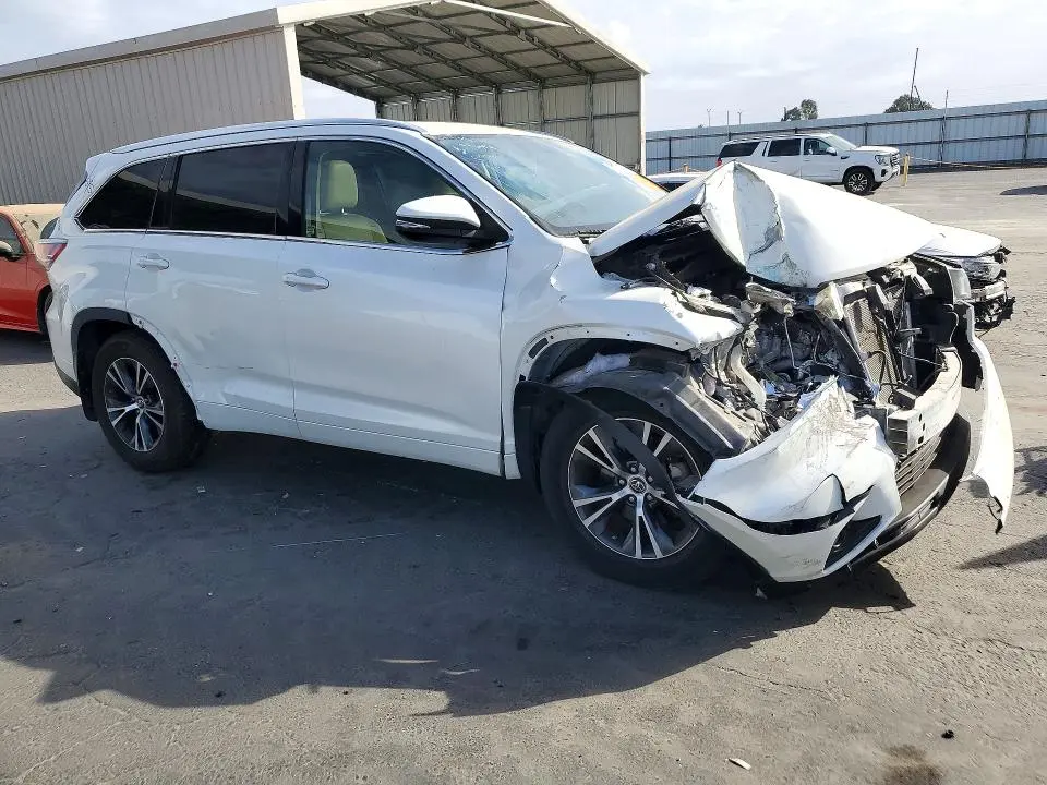 2016 TOYOTA HIGHLANDER XLE  